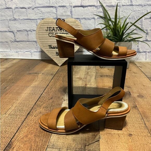 Rag & Bone
Folsom Mid-Heel Sandal, Tan - Picture 11 of 13